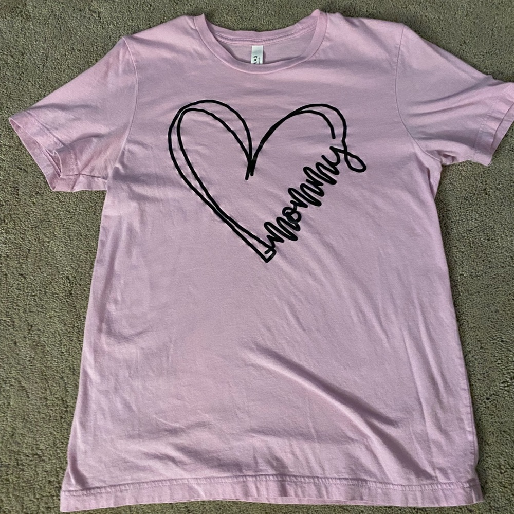 M pink mommy tshirt